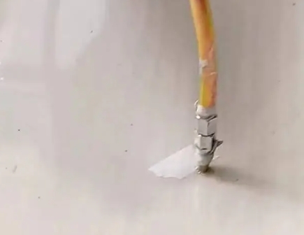 封丘瓷砖空鼓维修公司专业解答在瓷砖铺贴过程中，如果使用的砂料过粗（如全部使用了粗砂），可能会导致以下问题